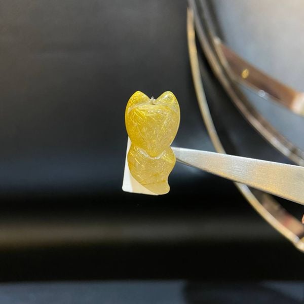  PC024 MẶT HỒ LY T.A TÓC VÀNG 