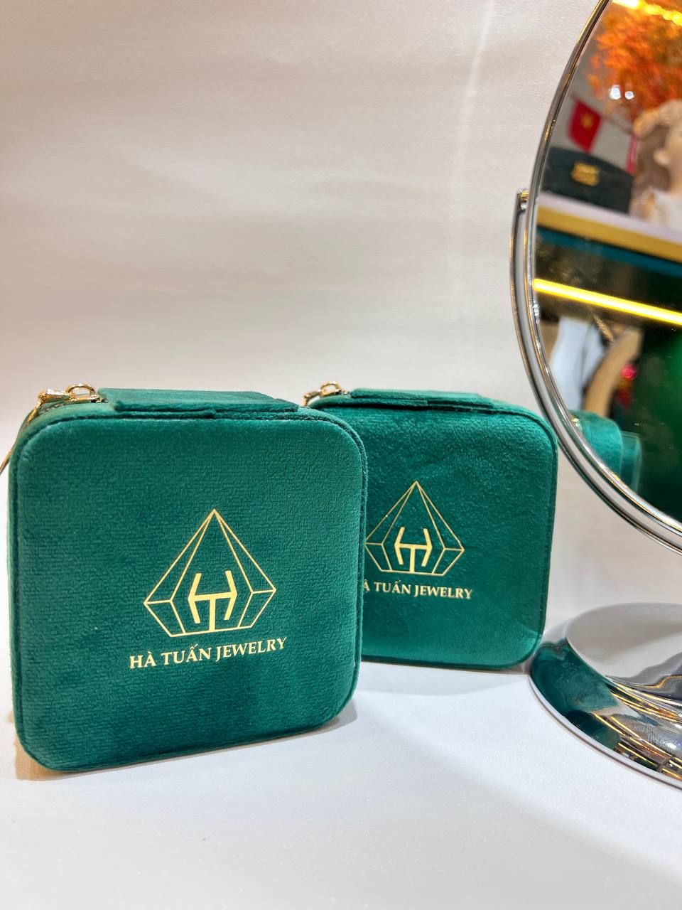  PK035 hộp đựng trang sức nhung màu xanh logo HTJ 