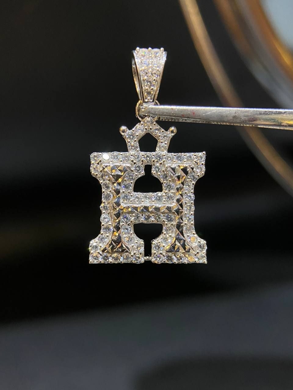  P427 Mặt dây chuyền H móc máy 