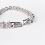  B038 Lắc tay halo tròn đá 