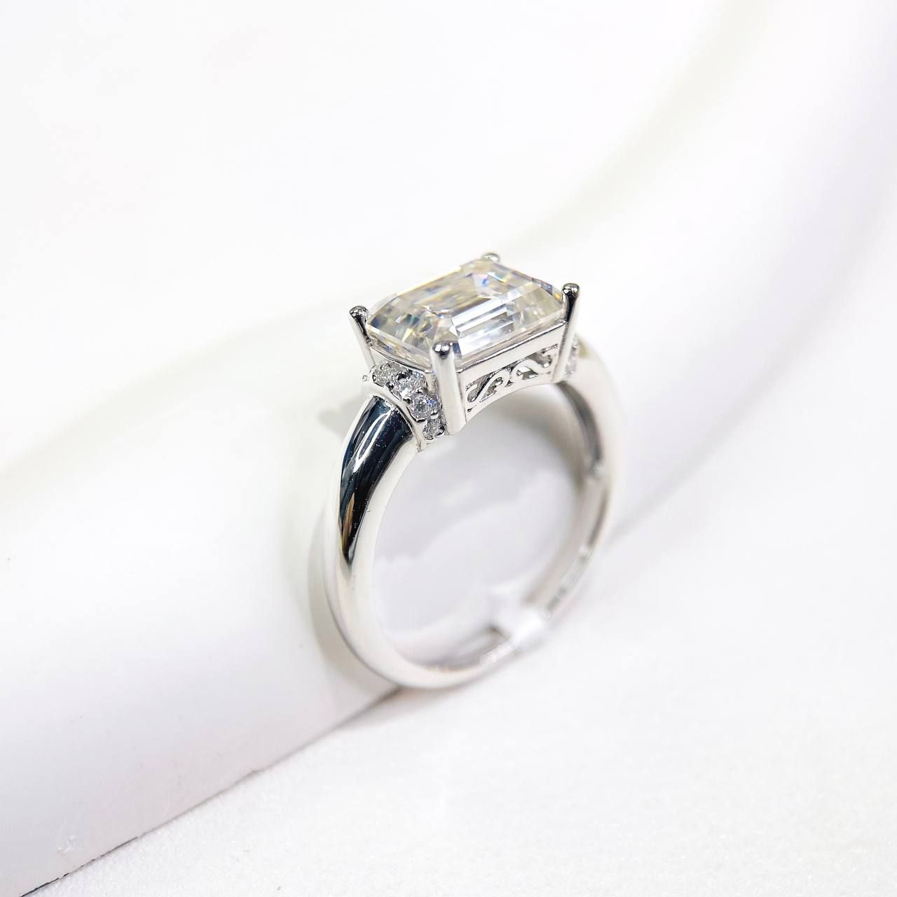  RX568 FULL MOIS Nhẫn nữ Emerald 7*9mm 
