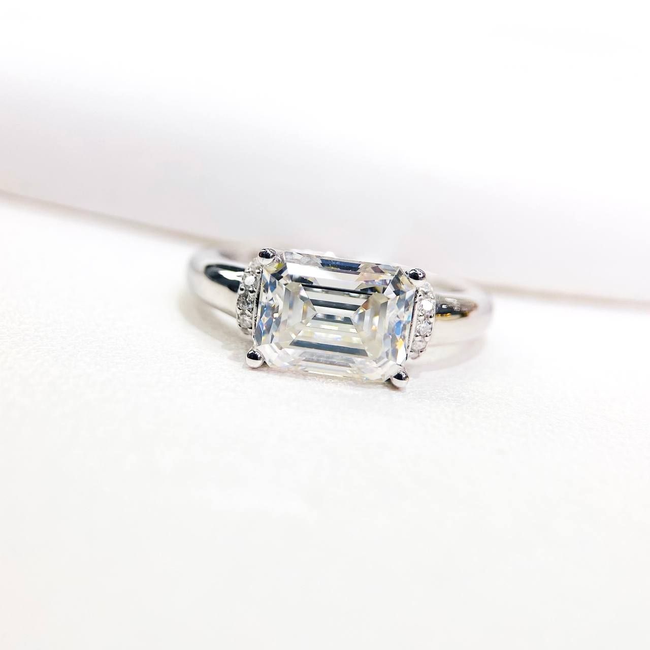  RX568 FULL MOIS Nhẫn nữ Emerald 7*9mm 