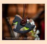  Charm ngựa da thật thủ công 