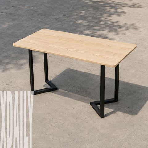 Chân bàn sắt chữ V