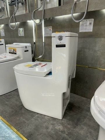 Bồn cầu liền khối nhỏ R86 – Thiết kế nhỏ gọn, men nano chống bám bẩn