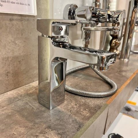 Vòi Rửa Mặt Nóng Lạnh Thân Vuông KB 401B Mạ Crom Niken