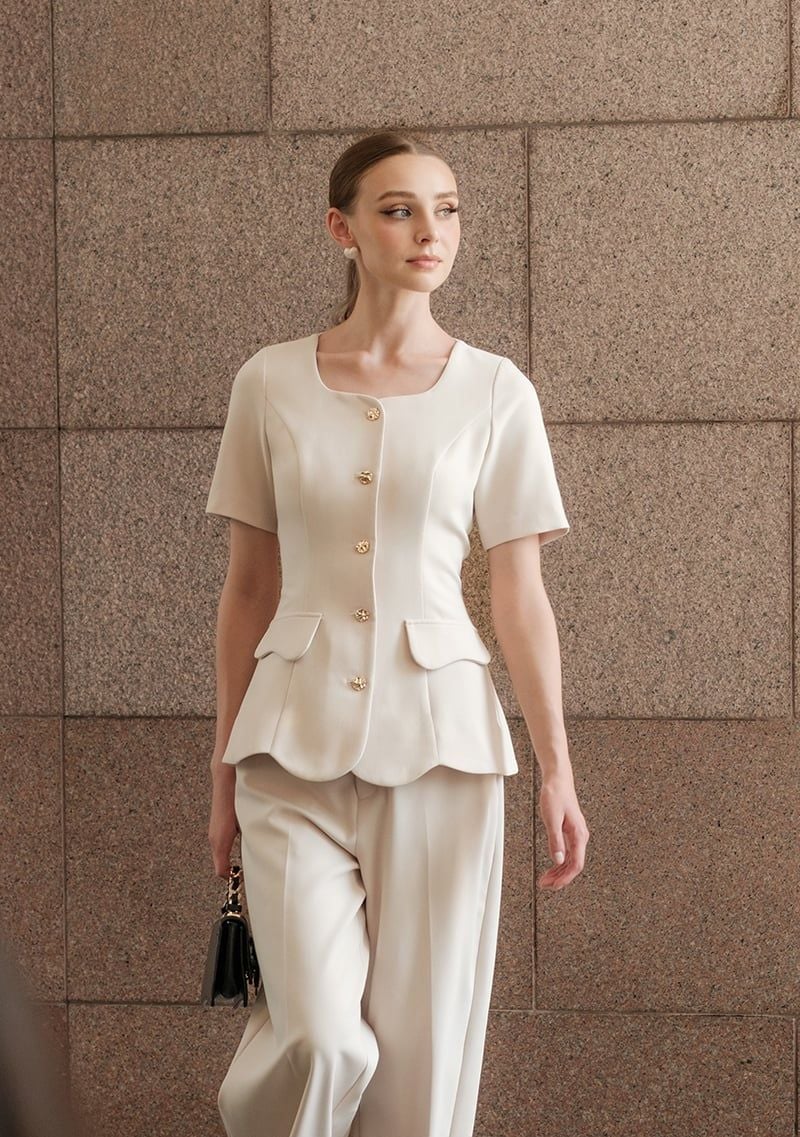  Áo Blouse Cổ Vuông Thanh Lịch - FWBL26SS04C 