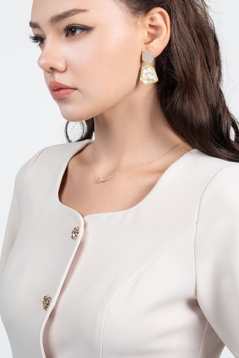  Áo Blouse Cổ Vuông Thanh Lịch - FWBL26SS04C 