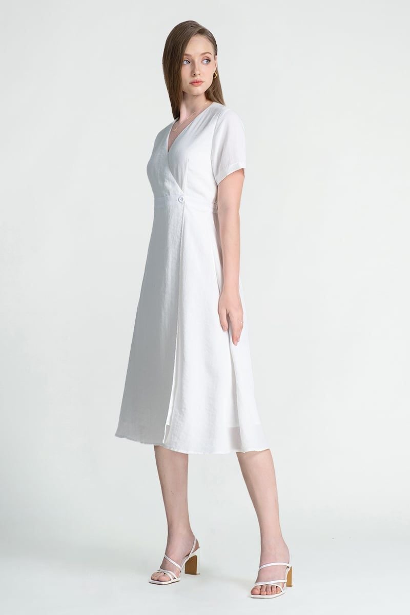  Đầm Trắng Dáng Wrap Cổ Tim FWDR25SS17C 