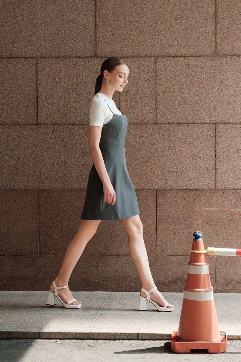  Đầm Hai Dây Dáng Suông - FWDR26SS34D 