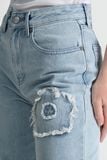  Quần Jeans Xanh Hoa Đắp Vải Trần Chỉ FWJN25FH04G 