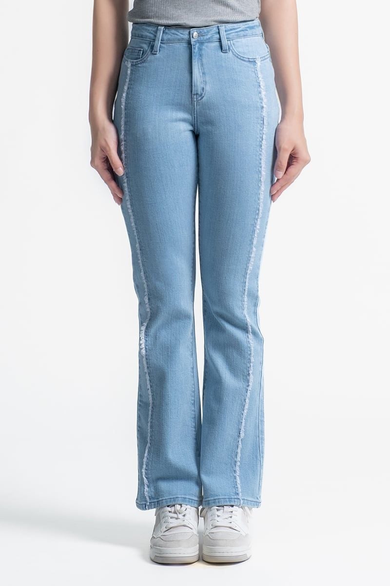  Quần Jeans Nữ Ống Loe Viền Tua – FWJN25FH07G 