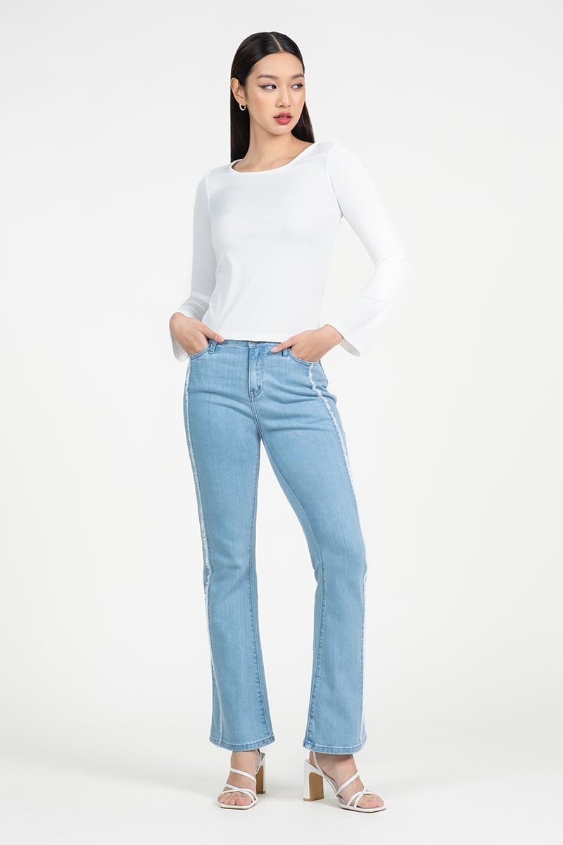  Quần Jeans Nữ Ống Loe Viền Tua – FWJN25FH07G 