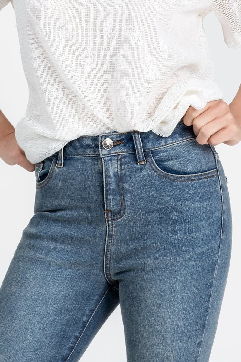  Quần Jeans Ống Ôm - FWJN26SS02D 
