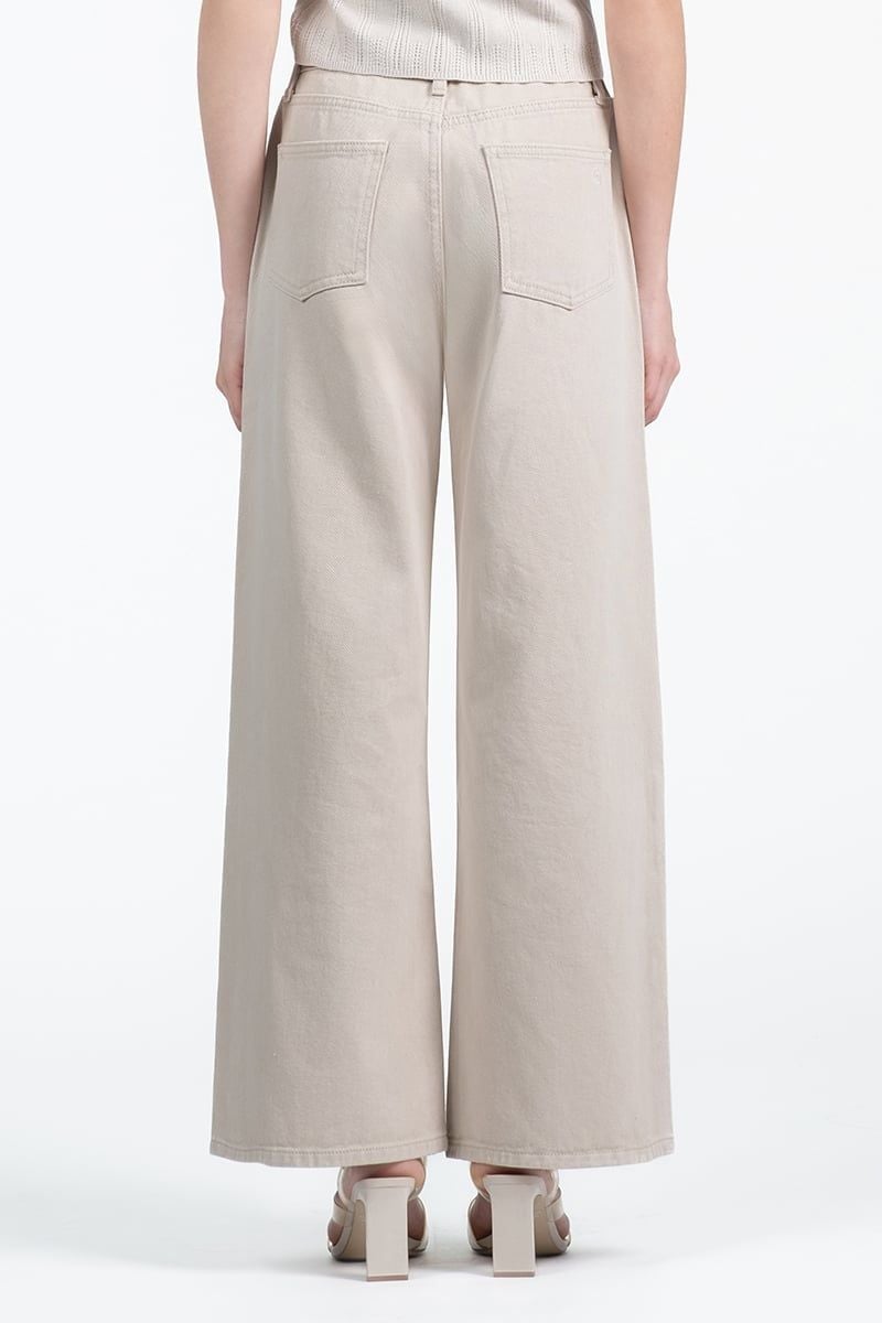  Quần Jeans Nữ Straight Fit – FWJN26SS07C 