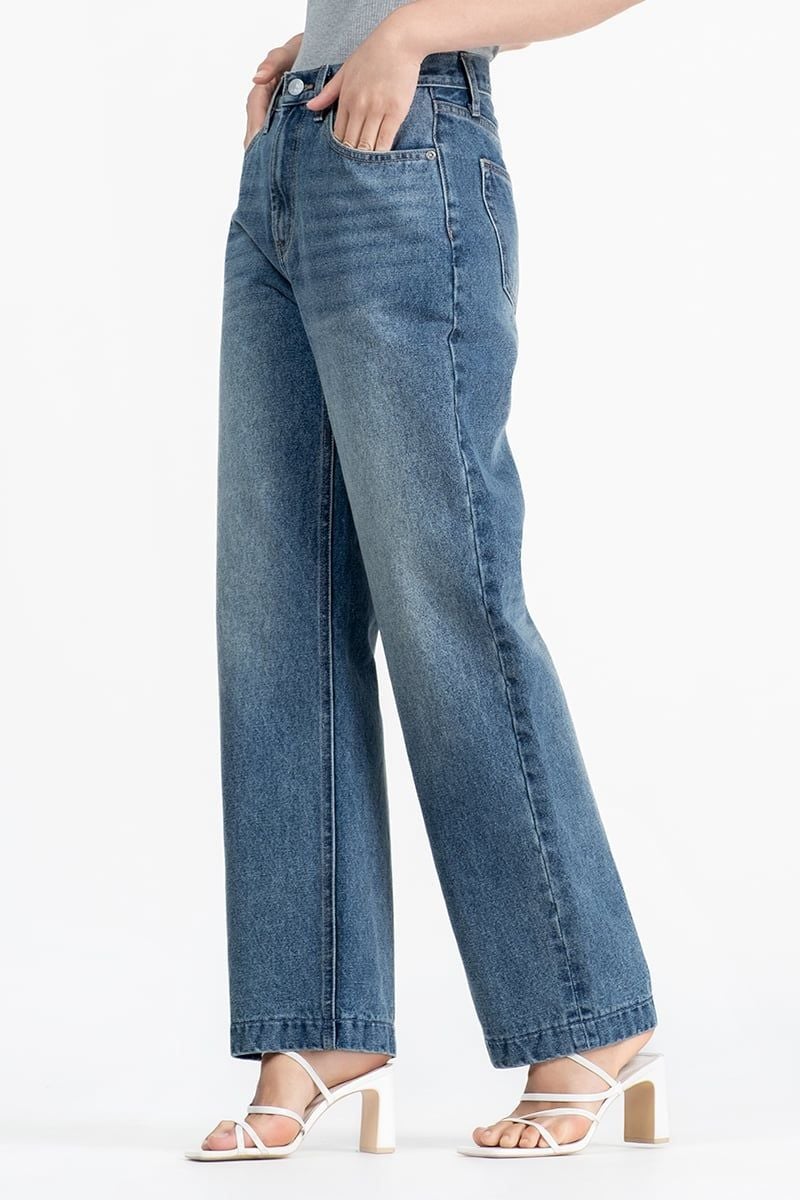  Quần Jeans Wash Xanh Nhạt Ống Suông FWJN26SS12C 