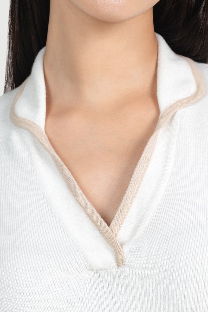  Áo Thun Cổ V Nhún Nhẹ – FWKS25FH05C 