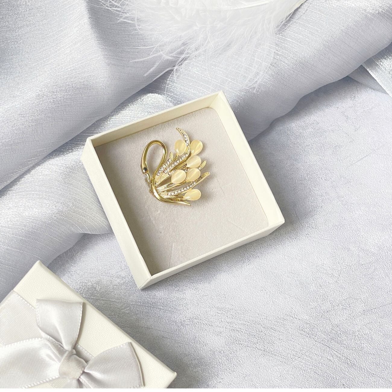  Trâm cài áo công vũ đính hạt kiêu sa - TCA_1020 