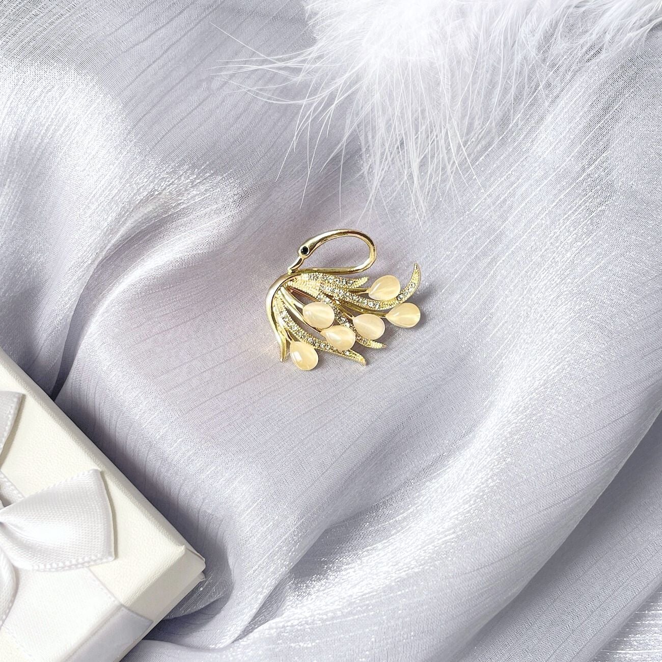  Trâm cài áo công vũ đính hạt kiêu sa - TCA_1020 