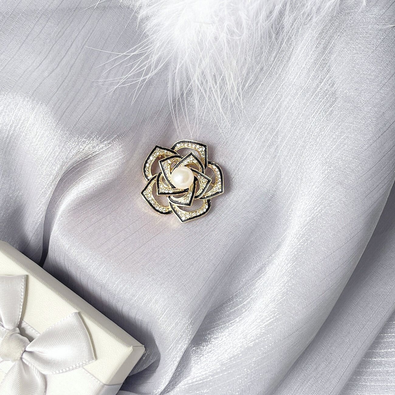  Quà tặng phụ nữ - Trâm cài áo hoa hồng đính đá viền quý phái TCA_1019 