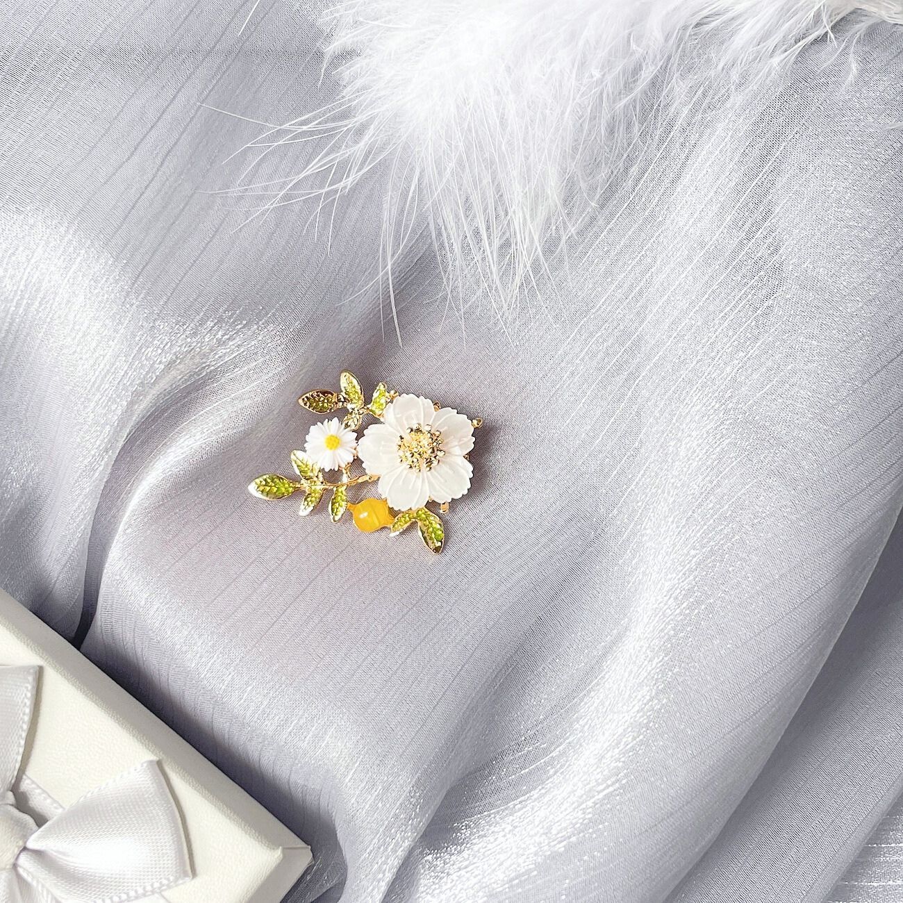  Phụ kiện gài áo - trâm cài hoa mai trắng TCA_1021 