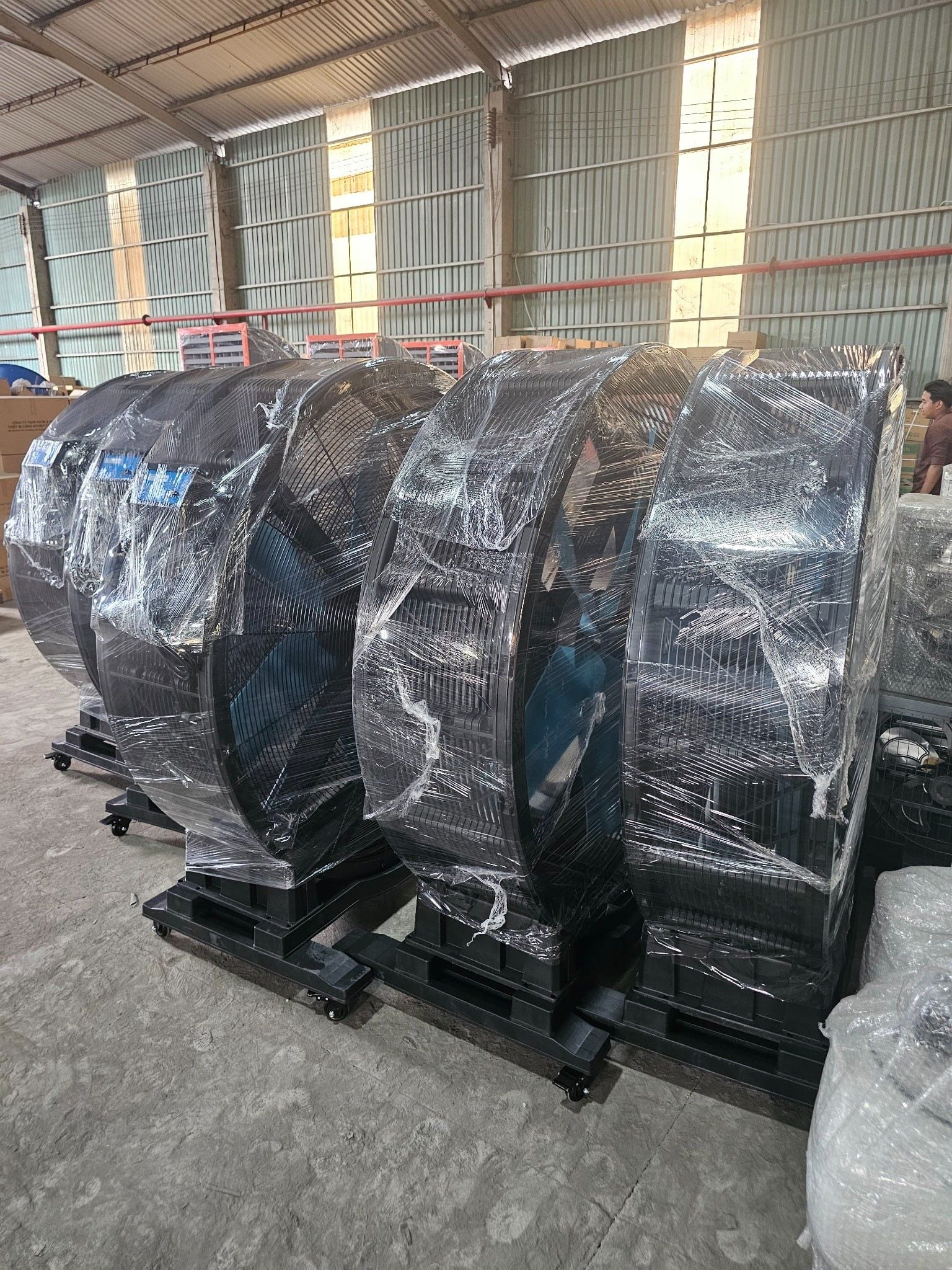 Quạt sàn công nghiệp biến tần WING TM-720A LX / TM-720B TP / TM-820A LX / TM-820B TP