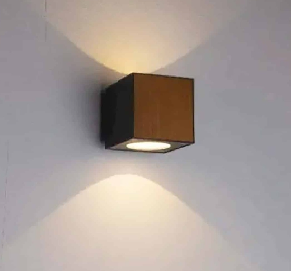Đèn LED gắn tường ngoài trời Nanoco NBL2613WD 8W (màu gỗ)