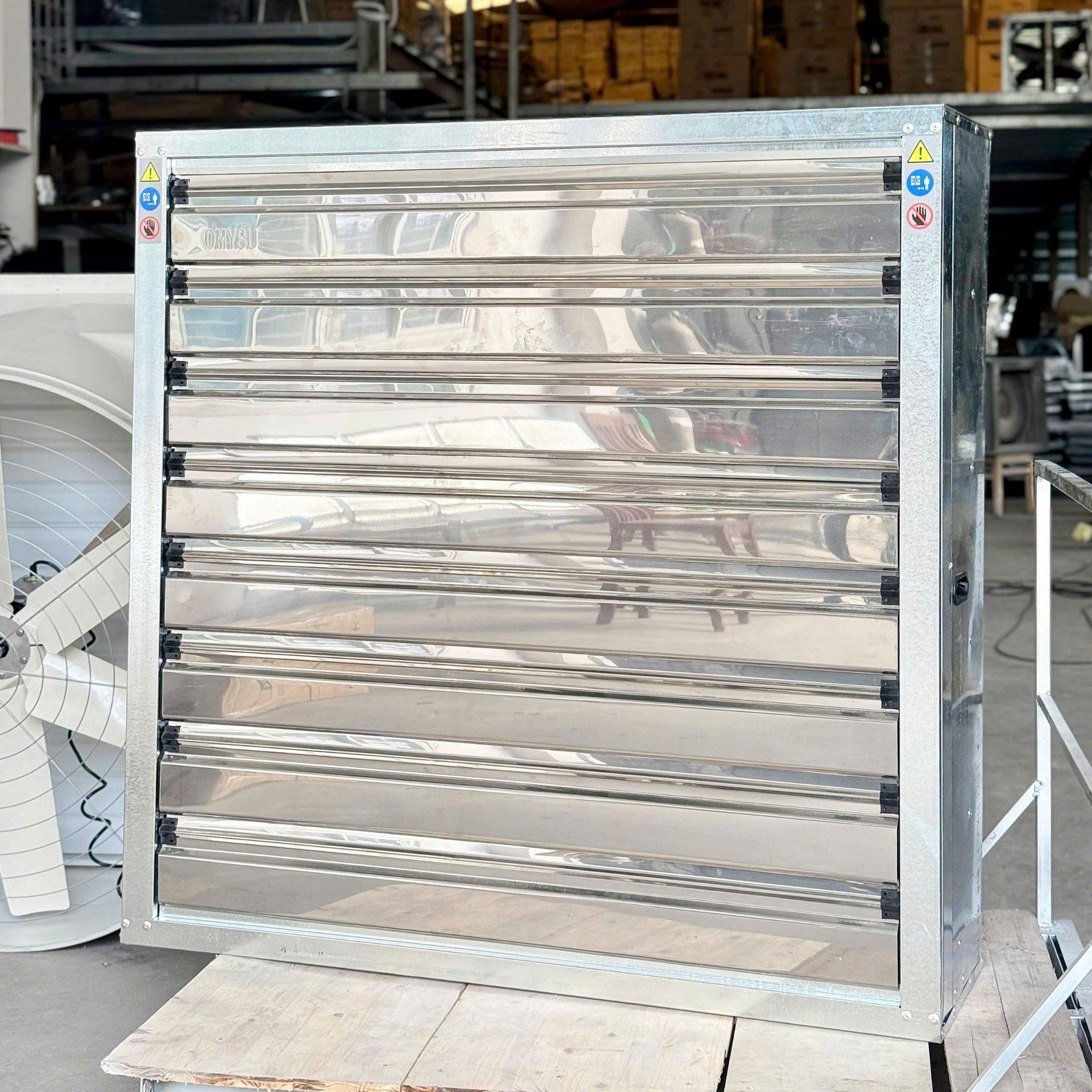 Quạt thông gió vuông Omysu BMF800 (Vỏ tôn kẽm cánh Inox, chớp Inox)