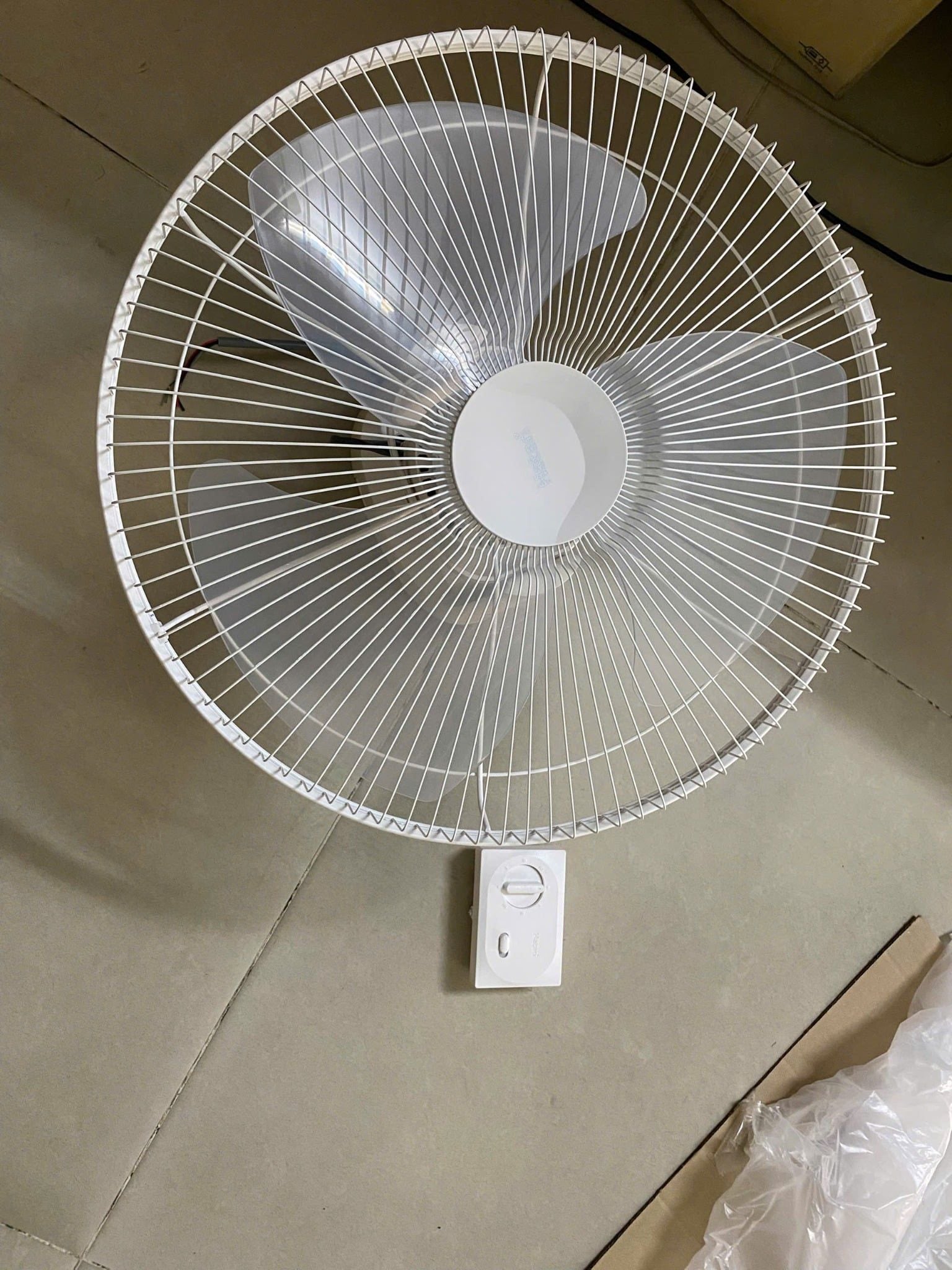 Quạt Thái Lan đảo trần Hatari HE-C18M1 63W - Hộp số có nút dừng