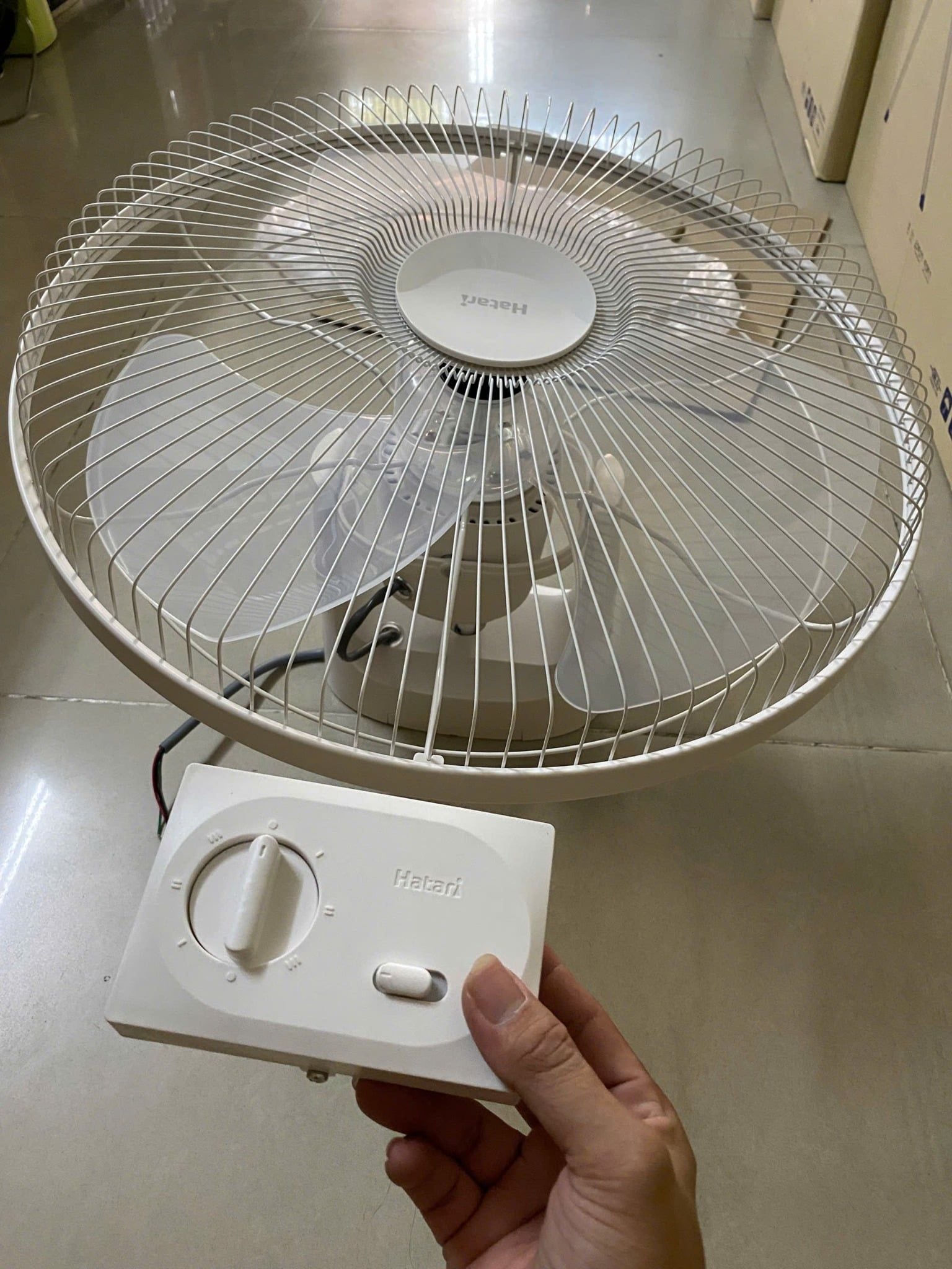 Quạt Thái Lan đảo trần Hatari HE-C18M1 63W - Hộp số có nút dừng