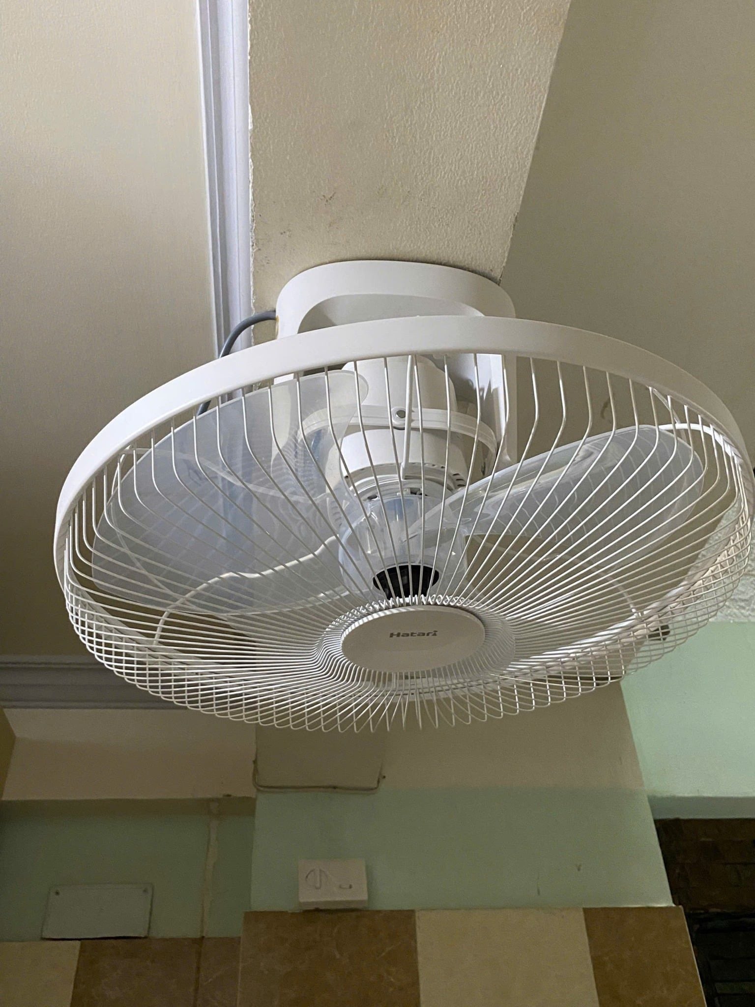 Quạt Thái Lan đảo trần Hatari HE-C18M1 63W - Hộp số có nút dừng