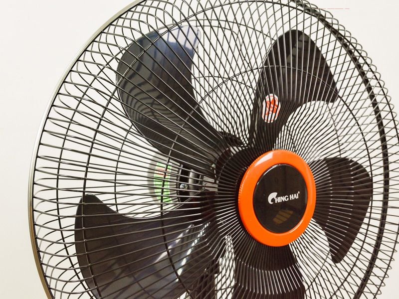 Quạt sàn chân quỳ Chinghai FF2317 sải cánh 43cm - 75W