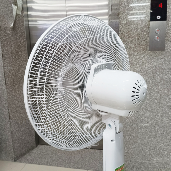 Quạt đứng Hitachi LF-A6RCWN / LF-A6RCGN (Trắng/Xám) - 55W - Remote