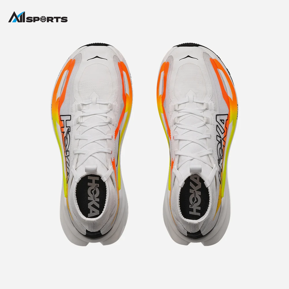 Nhìn từ trên xuống HOKA Tecton X 4, thể hiện cổ dệt mở rộng ôm quanh mắt cá