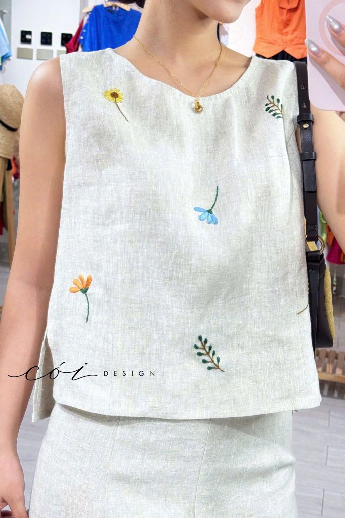 Áo thêu sát nách nút bọc Hoa Gió linen tưng premium Cói Design