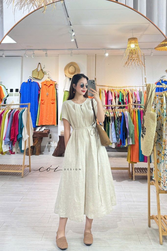 Đầm cổ tròn xếp ly kèm belt linen tưng premium Cói Design