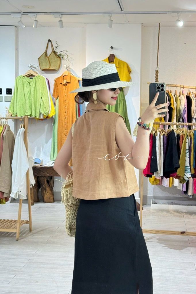 Áo sát nách cổ sơ mi nút bọc màu Linen tưng Cói Design
