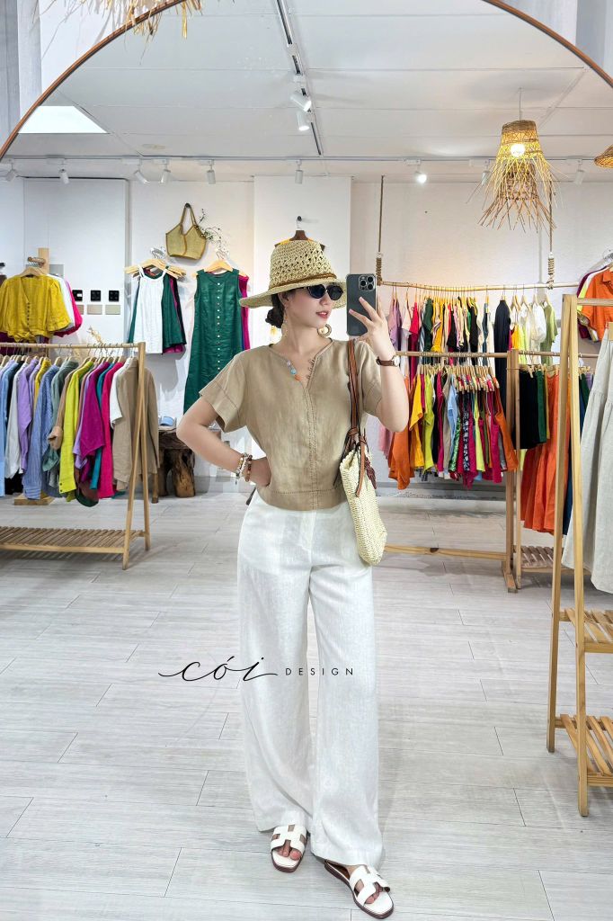 Áo cổ V thêu viền tay ngắn Linen Tưng Cói Design