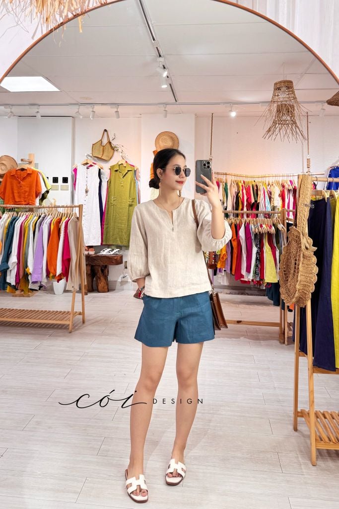 Áo cổ xẻ tròn tay phồng linen tưng premium Cói Design