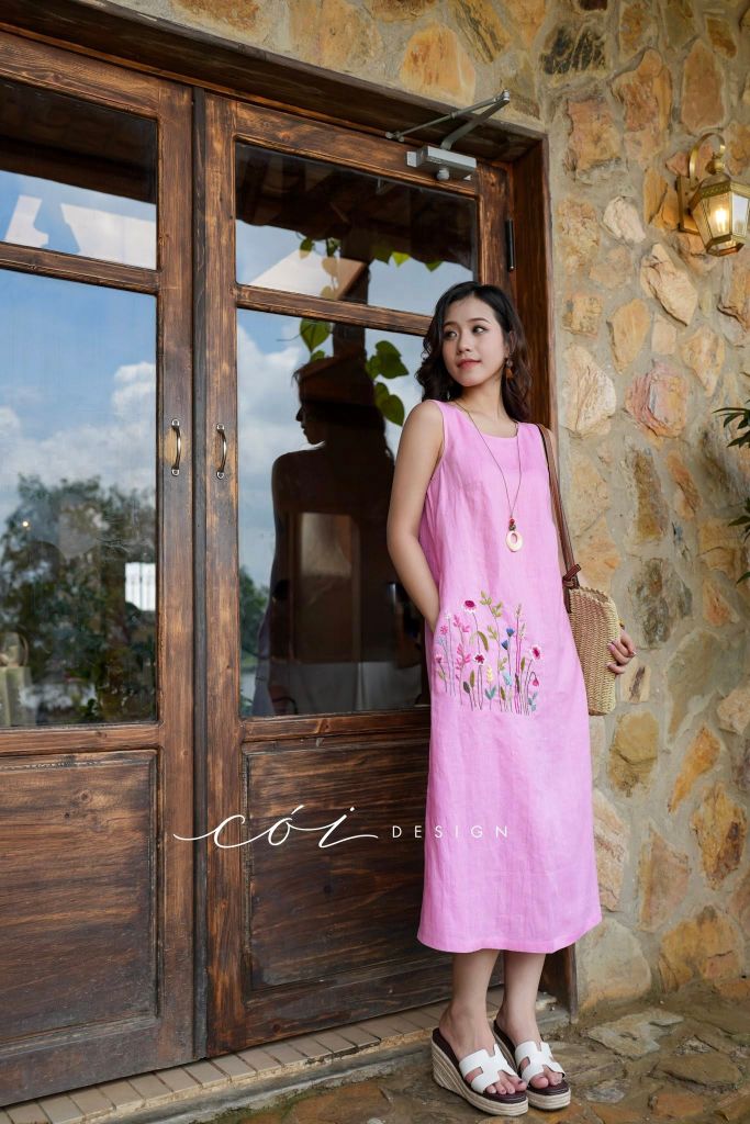 Đầm suông cổ tròn thêu hoa linen tưng premium Cói Design