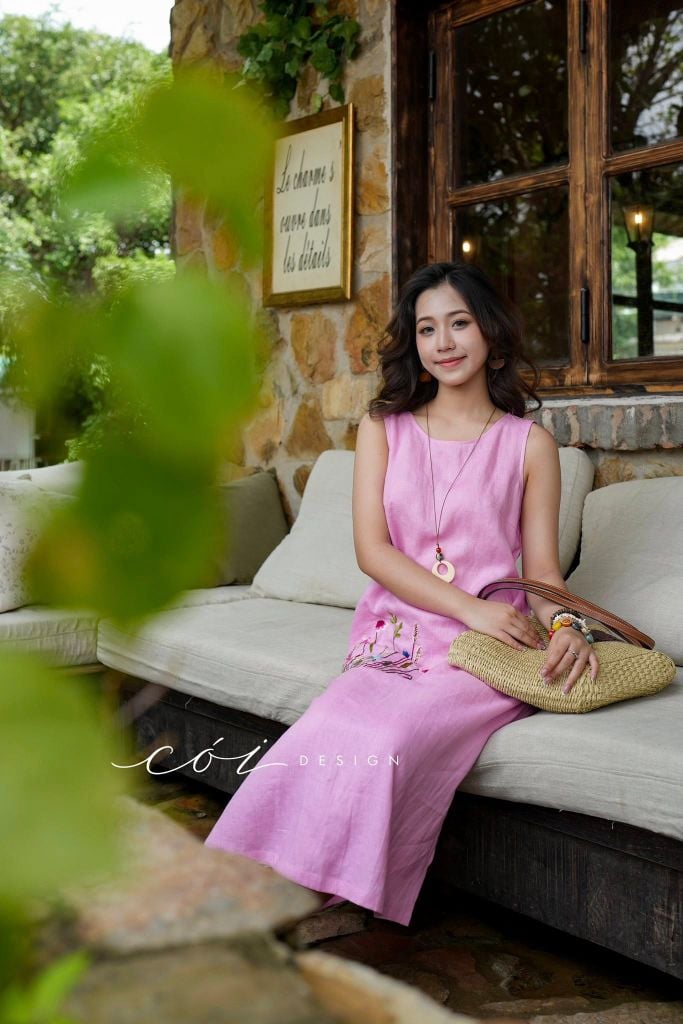 Đầm suông cổ tròn thêu hoa linen tưng premium Cói Design