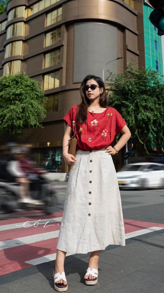 Áo croptop cổ tròn thêu hoa linen tưng premium Cói Design
