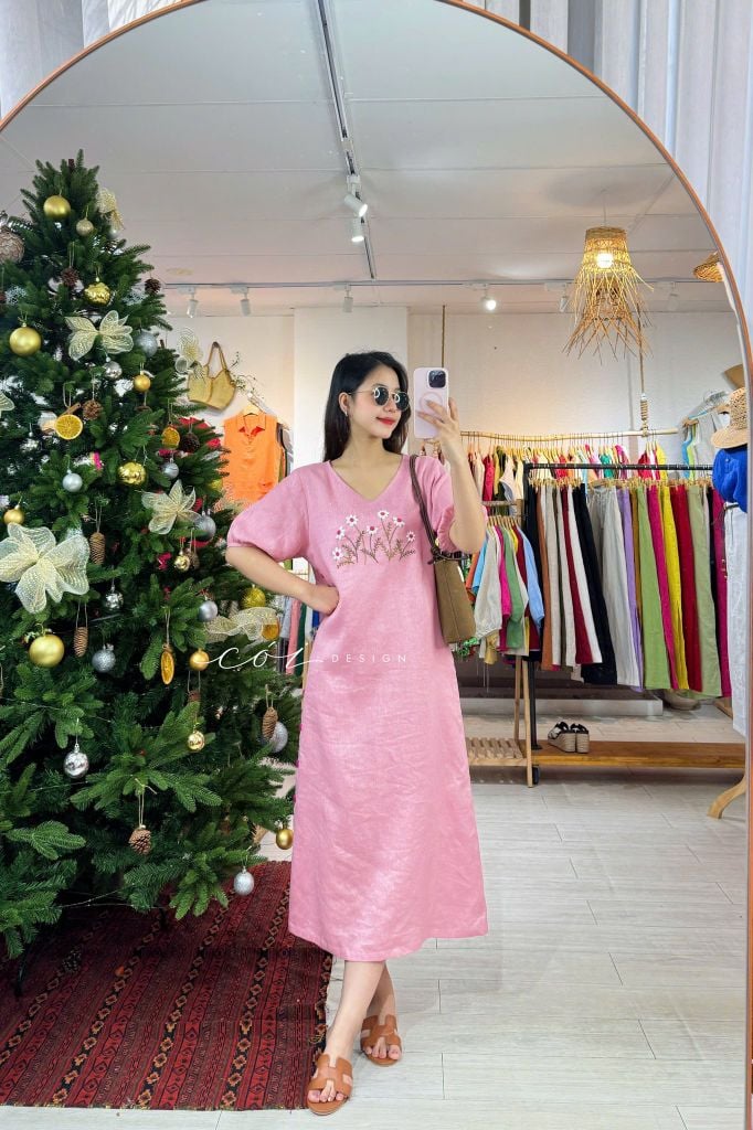 Đầm cổ tim nút bọc thêu hoa linen tưng premium Cói Design