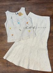 Áo thêu sát nách nút bọc Hoa Gió linen tưng premium Cói Design