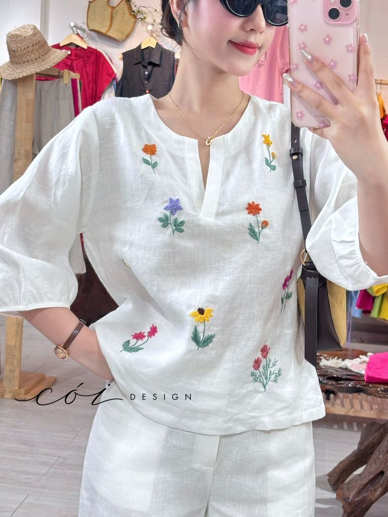 Áo cổ xẻ tay phồng thêu hoa rơi linen tưng premium Cói Design