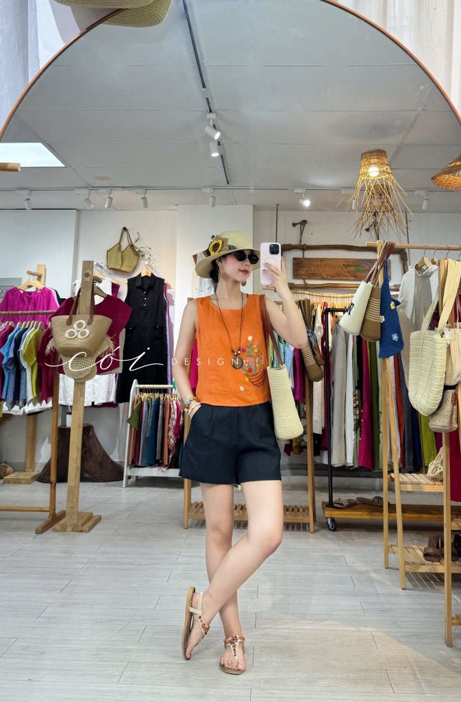 Áo thêu tay Giỏ Hoa Nhỏ ( khuy dây) Cói Design