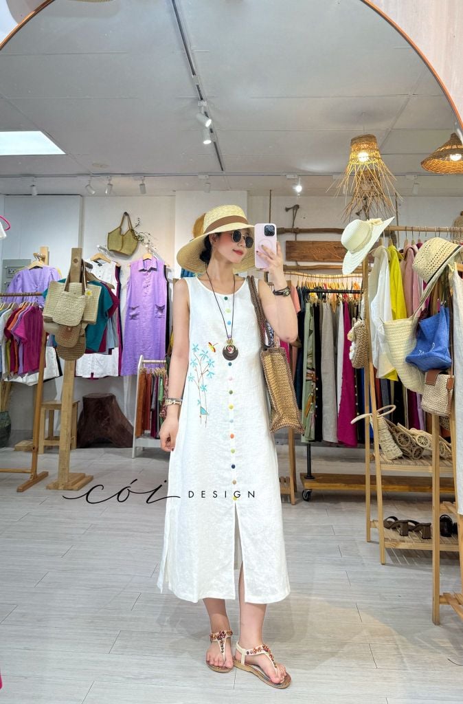 Đầm nút bọc màu thêu hoa chuồn chuồn linen tưng Cói Design