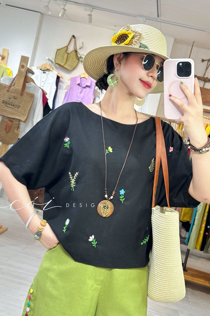 Áo cổ thuyền thêu hoa linen Hàn Cói Design