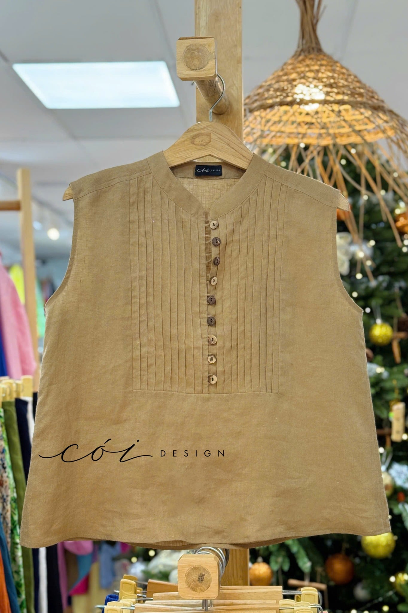 Áo sát nách xếp ly cổ trụ linen tưng premium Cói Design