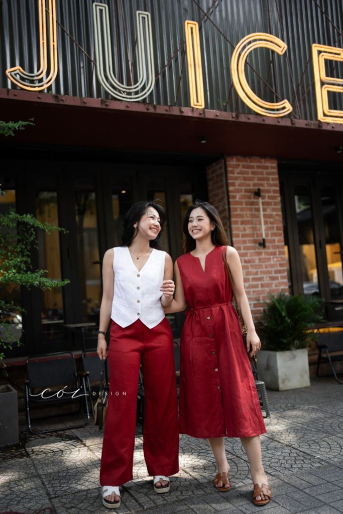 Đầm cổ xẻ sát nách nút dừa kèm belt linen tưng premium Cói Design